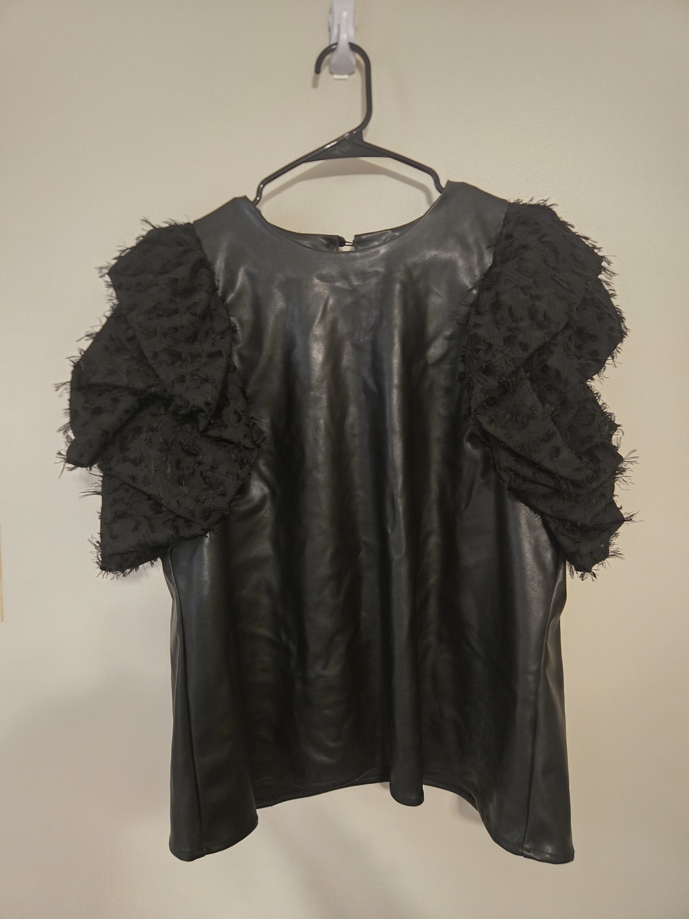 Womens THML Black Faux Leather Top with Textured Puff Sleeves Size Large - Picture 2 of 3